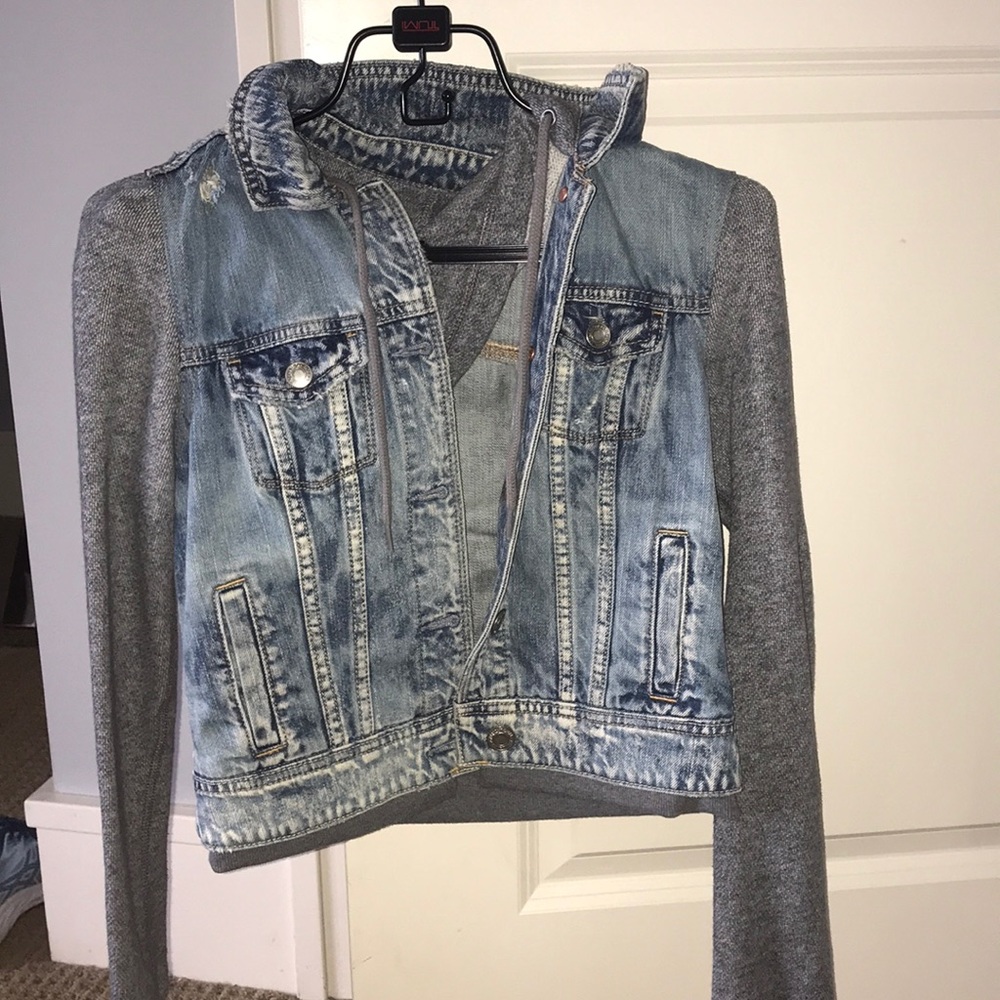 Jean jacket with gray sleeves